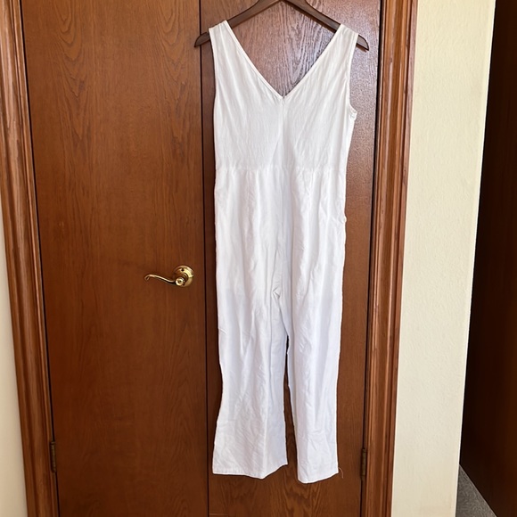 Beachy Jumpsuit - Picture 2 of 2